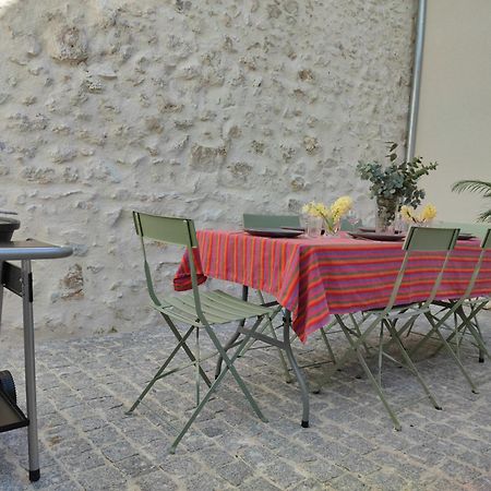 Beau Quartier Et Central, Maison Spacieuse Avec Cour, 3 Chambres, 3 Salles De Bains A 10 Min A Pied De La Gare أورلييو المظهر الخارجي الصورة