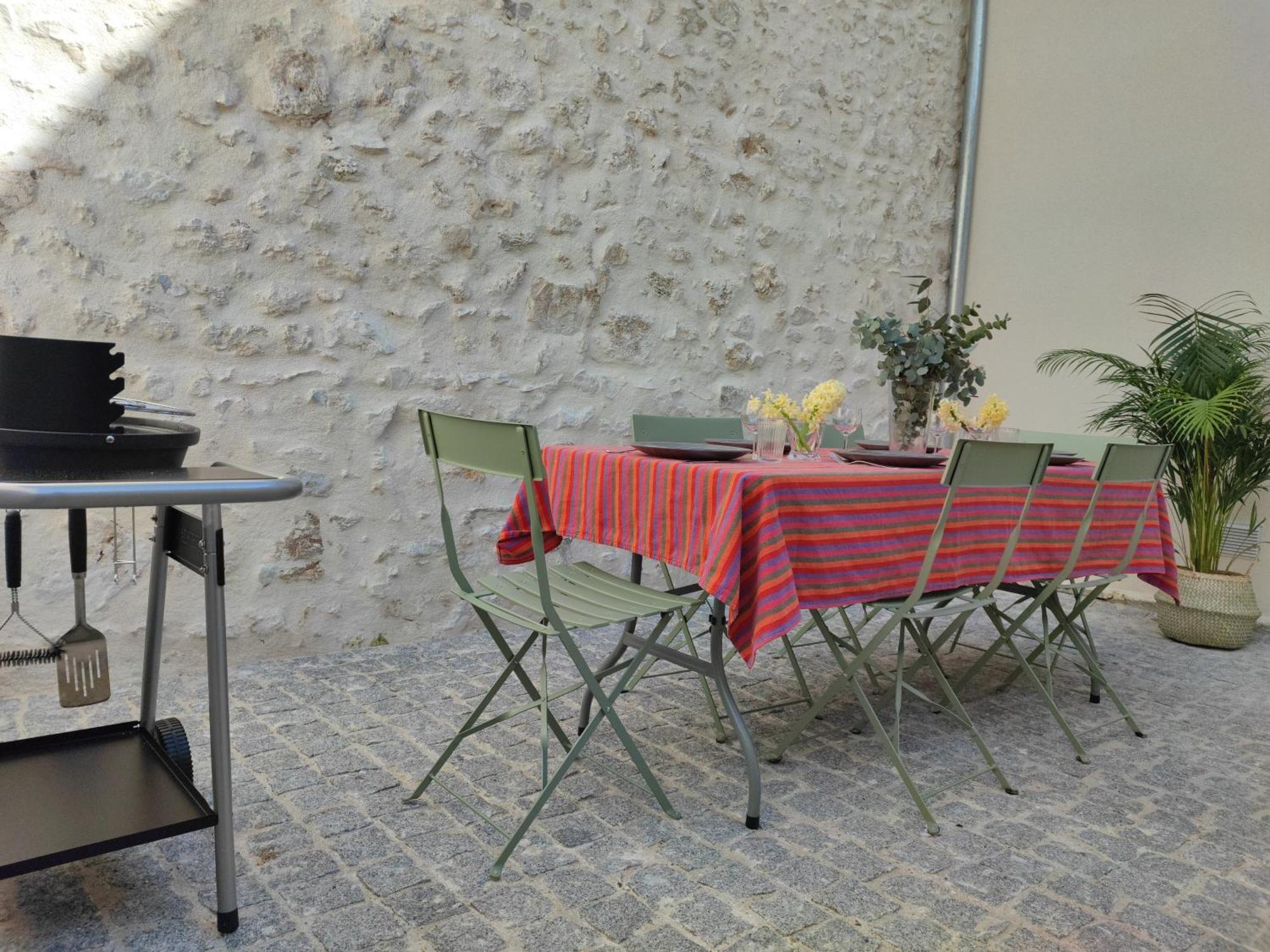 Beau Quartier Et Central, Maison Spacieuse Avec Cour, 3 Chambres, 3 Salles De Bains A 10 Min A Pied De La Gare أورلييو المظهر الخارجي الصورة