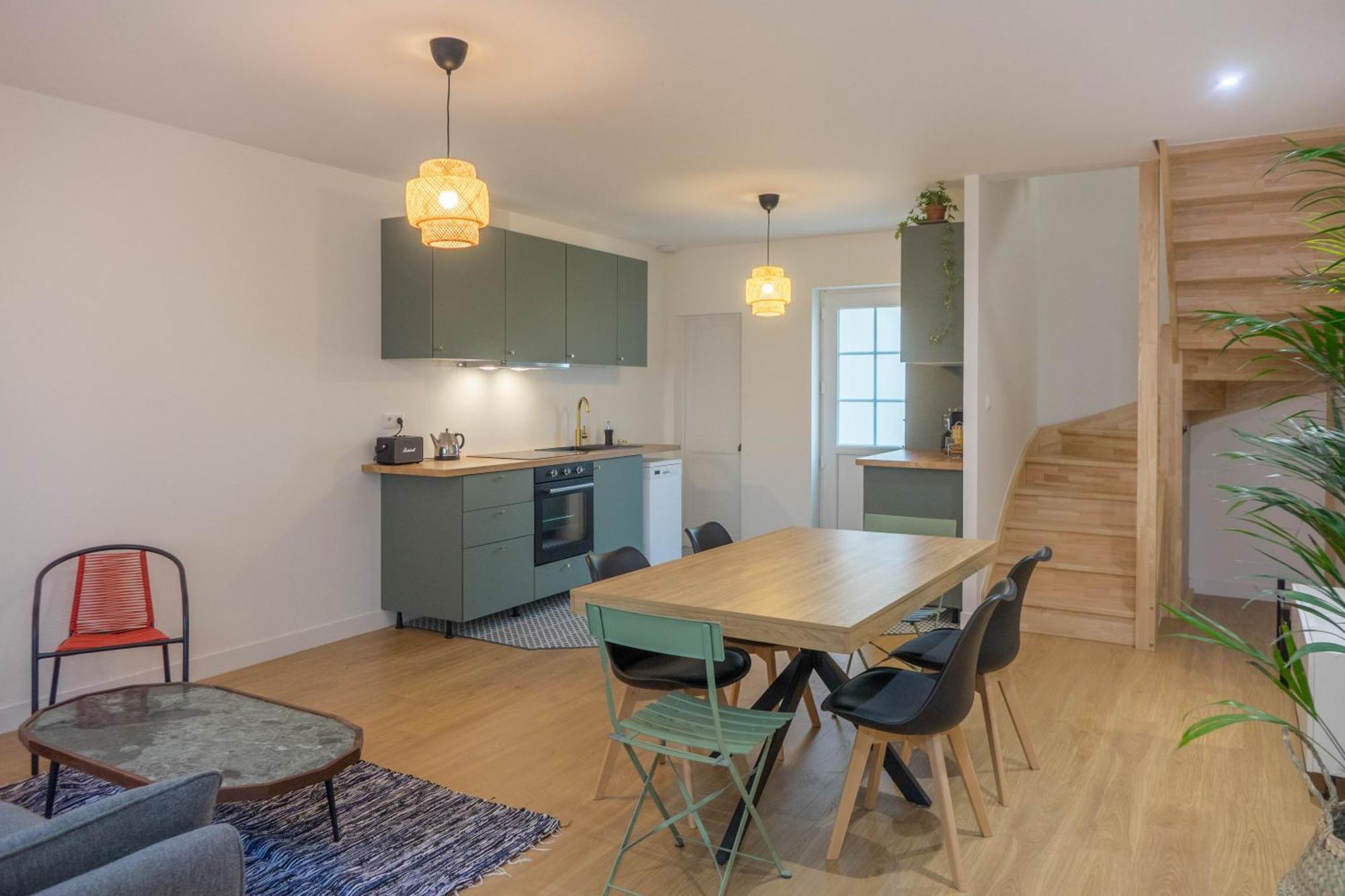 Beau Quartier Et Central, Maison Spacieuse Avec Cour, 3 Chambres, 3 Salles De Bains A 10 Min A Pied De La Gare أورلييو المظهر الخارجي الصورة
