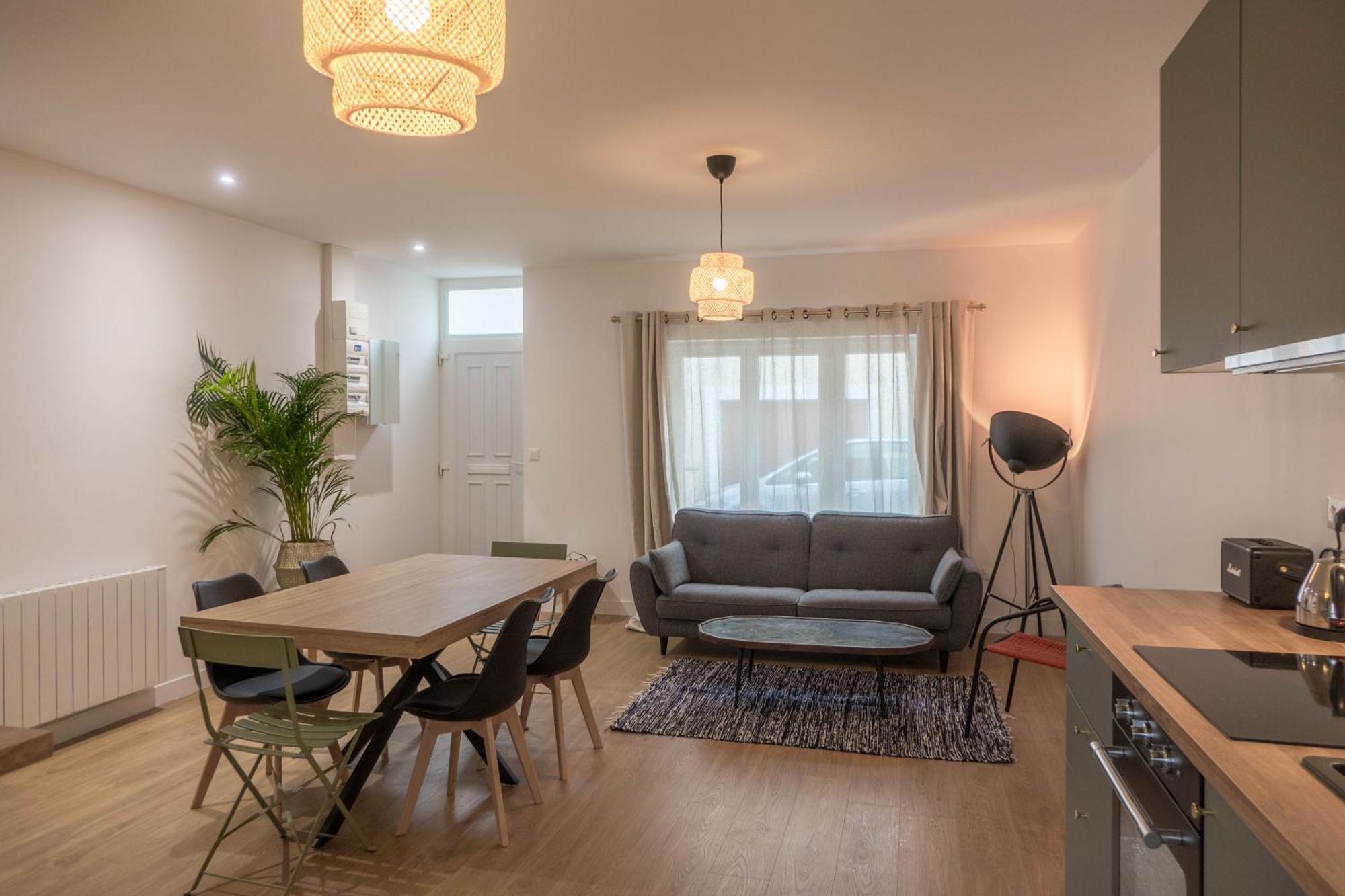Beau Quartier Et Central, Maison Spacieuse Avec Cour, 3 Chambres, 3 Salles De Bains A 10 Min A Pied De La Gare أورلييو المظهر الخارجي الصورة